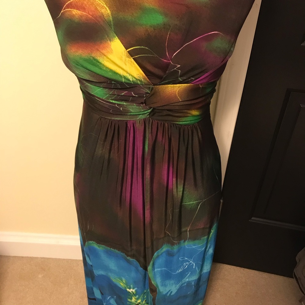 Beautiful dress - Picture 3 of 4